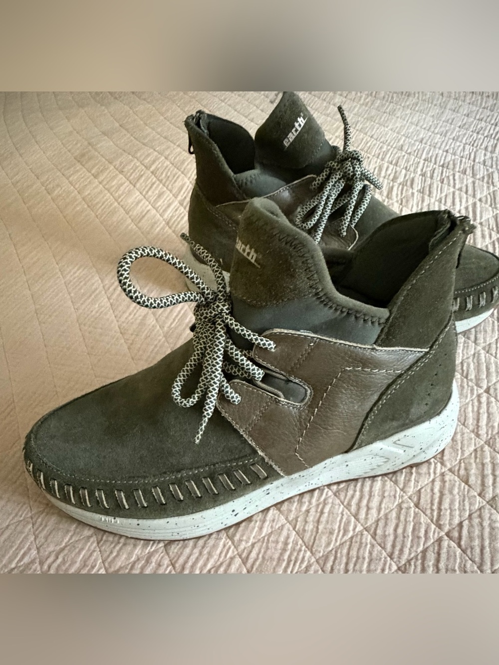 Earth Women’s 8.5 Olive Brown Suede Lace-Up Boots